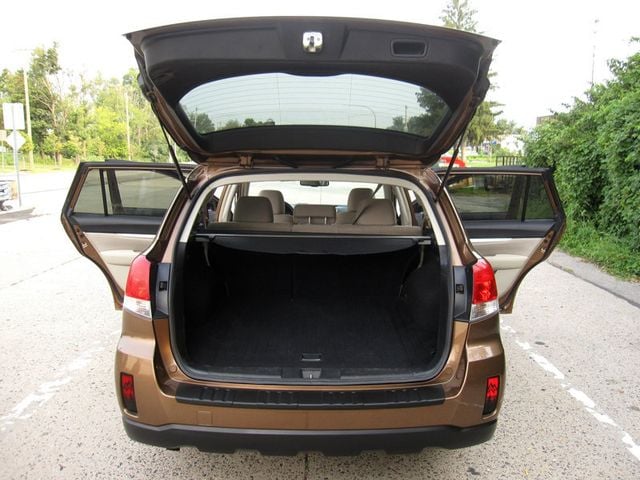2013 Subaru Outback 4dr Wagon H4 Manual 2.5i Premium PZEV - 23065452 - 26