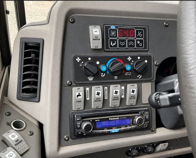 2013 Thomas Built MVP-EF Front engine transit-style activity bus - 23089854 - 17