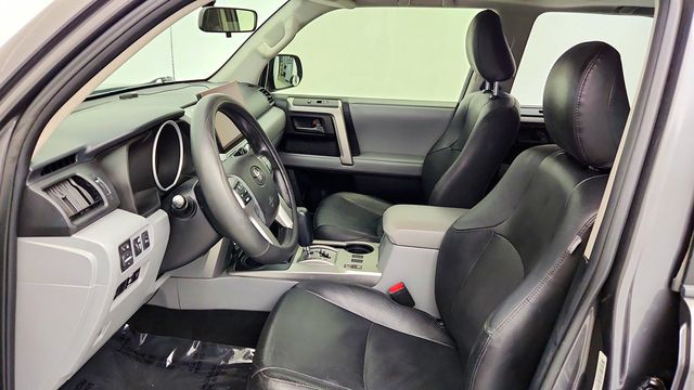 2013 Toyota 4Runner 4WD 4dr V6 SR5 w/ Convenience Package, Moonroof & Third Row - 23094556 - 20