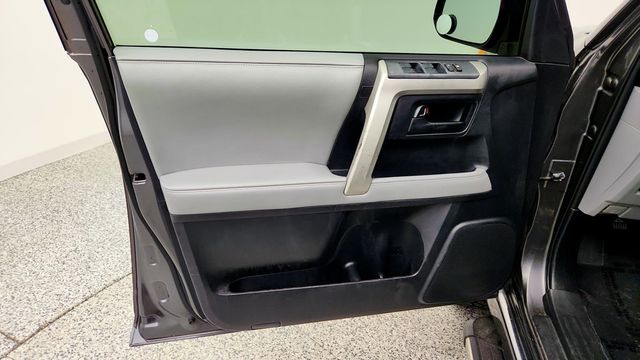 2013 Toyota 4Runner RWD 4dr V6 SR5 w/ Convenience Package, Moonroof & Third Row - 23094556 - 10