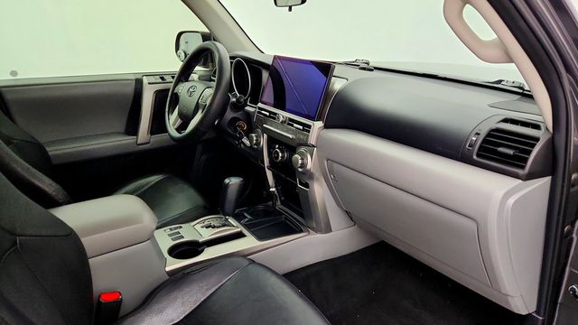 2013 Toyota 4Runner RWD 4dr V6 SR5 w/ Convenience Package, Moonroof & Third Row - 23094556 - 26