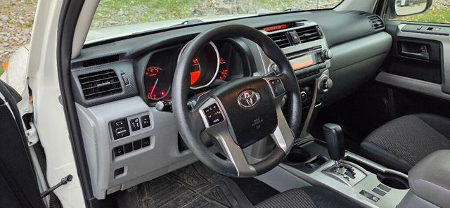 2013 Toyota 4Runner Super CLEAN SR5 V6 Michelins Rare Sunroof 615-300-6004 - 22960966 - 9