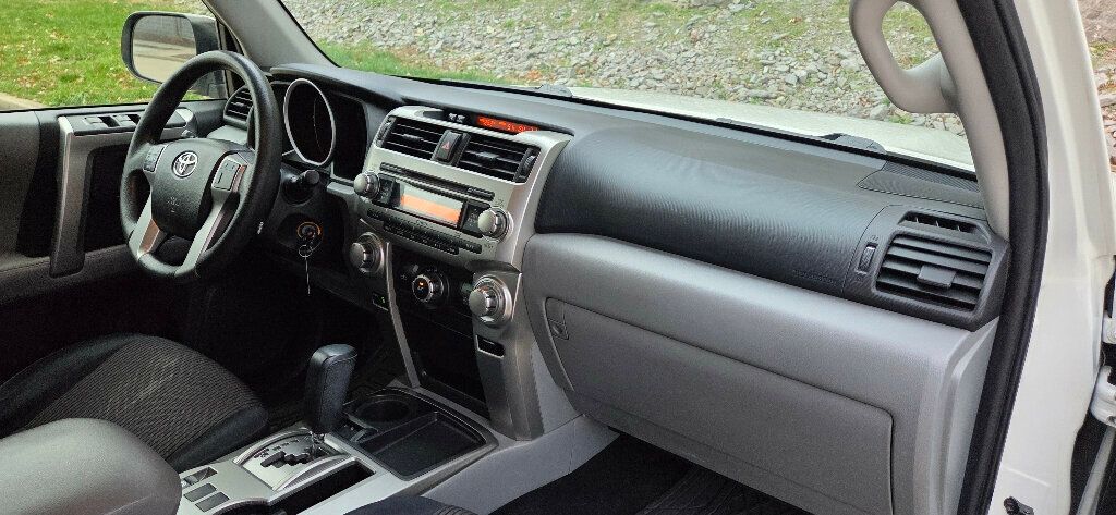 2013 Toyota 4Runner Super CLEAN SR5 V6 Michelins Rare Sunroof 615-300-6004 - 22960966 - 19