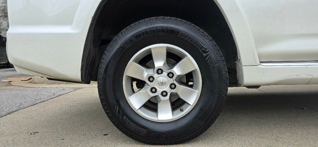 2013 Toyota 4Runner Super CLEAN SR5 V6 Michelins Rare Sunroof 615-300-6004 - 22960966 - 32
