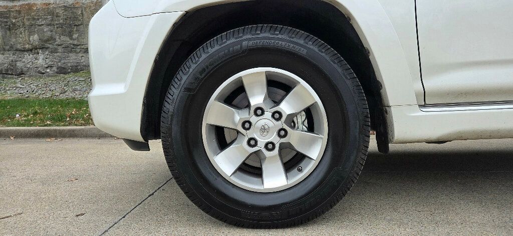 2013 Toyota 4Runner Super CLEAN SR5 V6 Michelins Rare Sunroof 615-300-6004 - 22960966 - 35