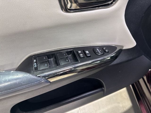 2013 Toyota Avalon XLE - 22973346 - 30