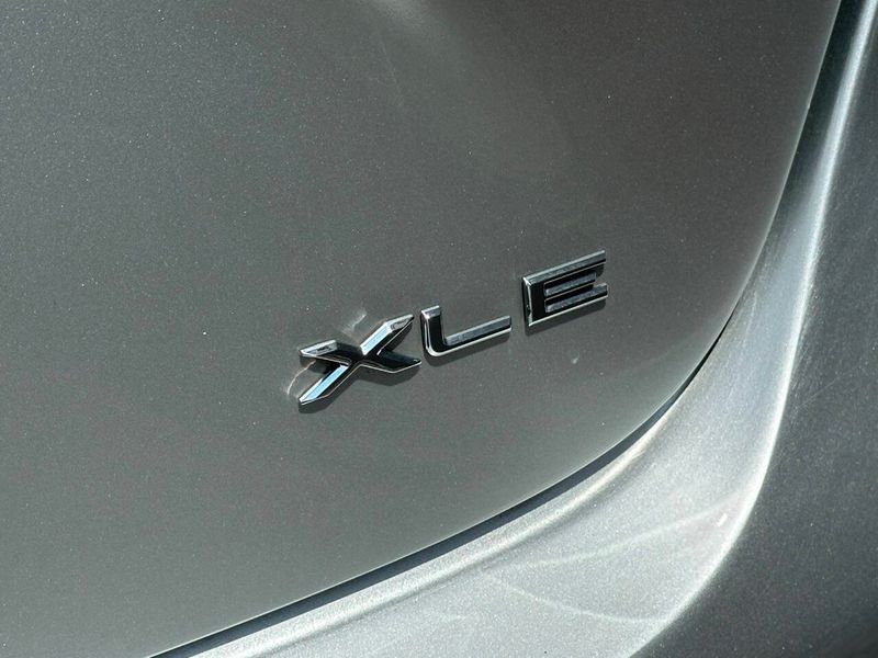 2013 Toyota Avalon XLE 4dr Sedan - 22883305 - 16