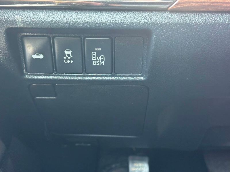 2013 Toyota Avalon XLE 4dr Sedan - 22883305 - 32