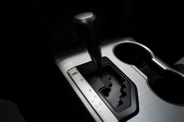 2013 Toyota Camry  - 22917637 - 17