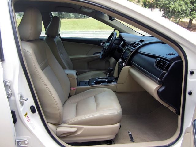 2013 Toyota Camry XLE Hybrid photo 10