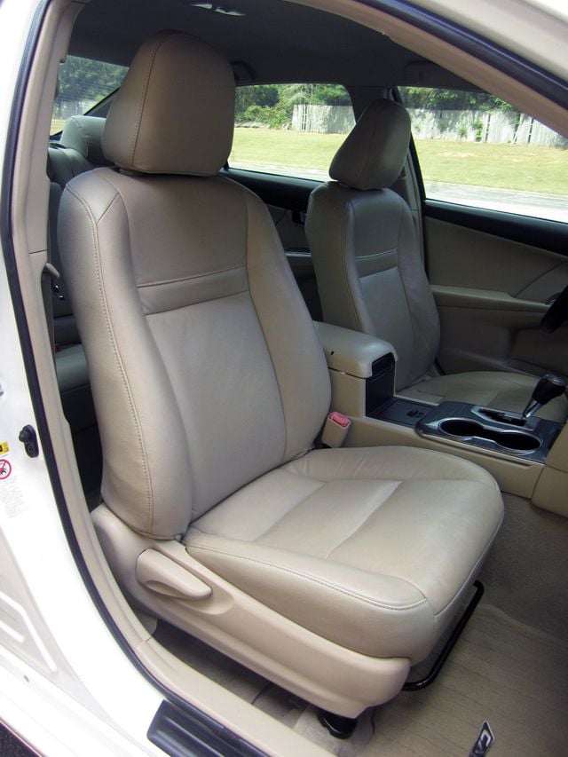 2013 Toyota Camry XLE Hybrid photo 12