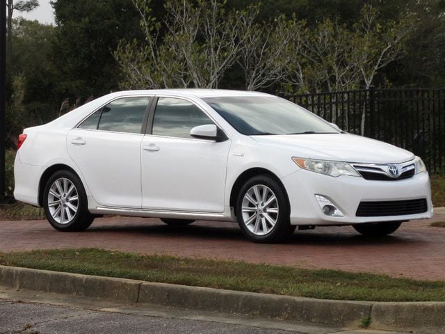 2013 Toyota Camry XLE Hybrid photo 2