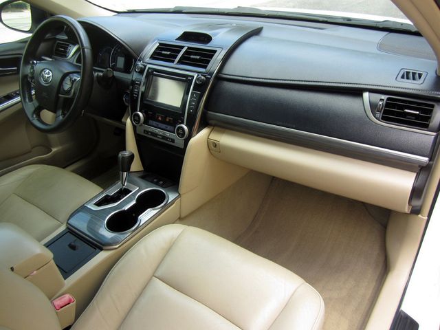 2013 Toyota Camry XLE Hybrid photo 8