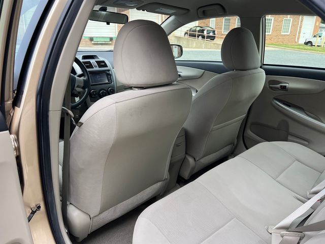 2013 Toyota Corolla 4dr Sedan Automatic LE - 23046864 - 12