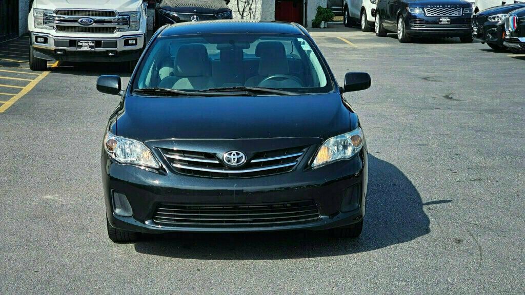 2013 Toyota Corolla LE photo 9