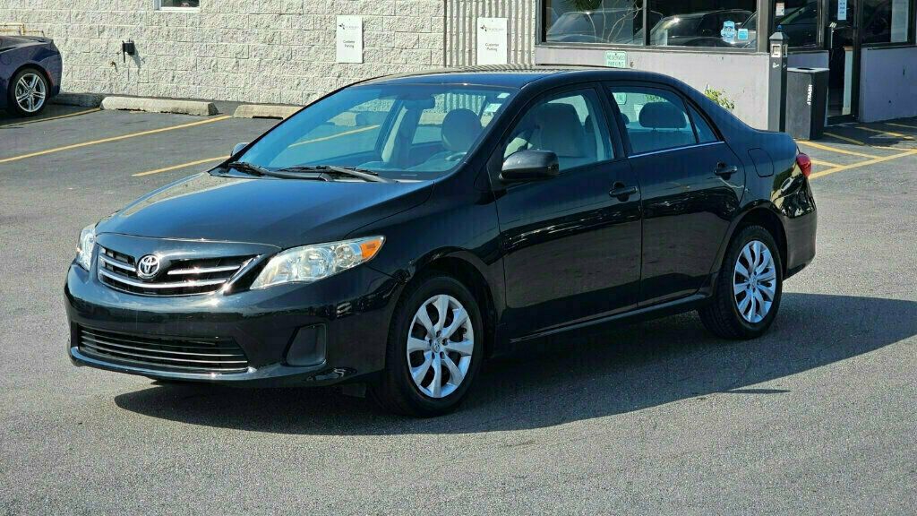 2013 Toyota Corolla LE photo 10