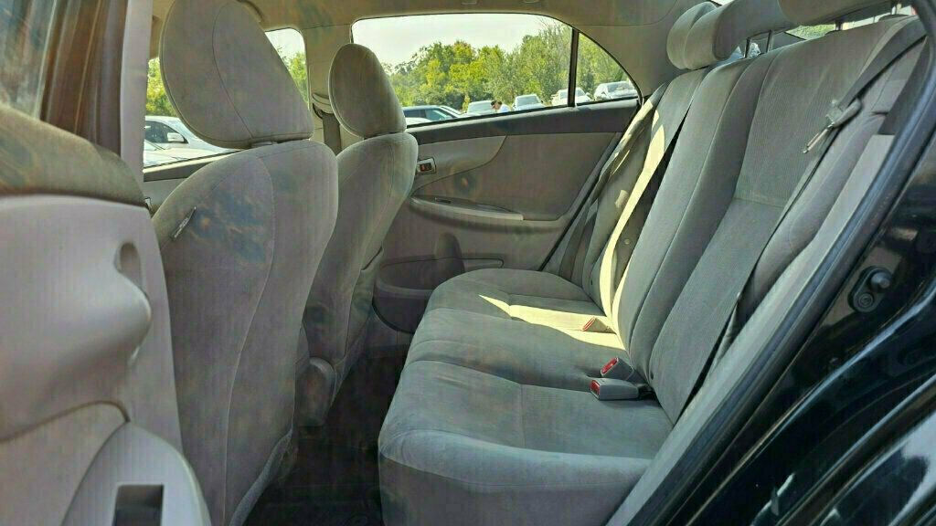 2013 Toyota Corolla LE photo 16