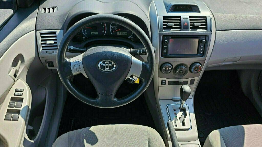 2013 Toyota Corolla LE photo 20