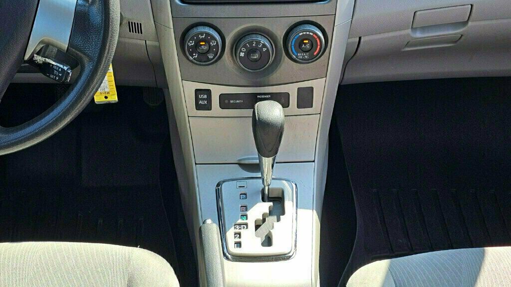 2013 Toyota Corolla 4dr Sedan Automatic LE - 22914923 - 21