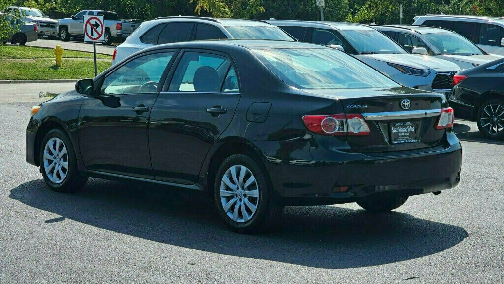 2013 Toyota Corolla LE photo 4