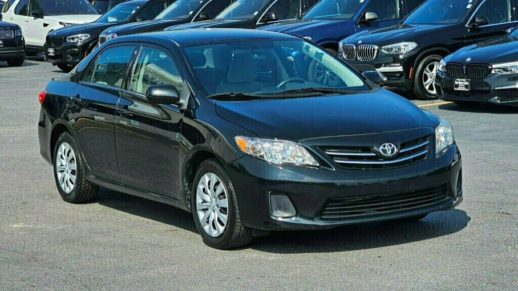 2013 Toyota Corolla LE photo 8