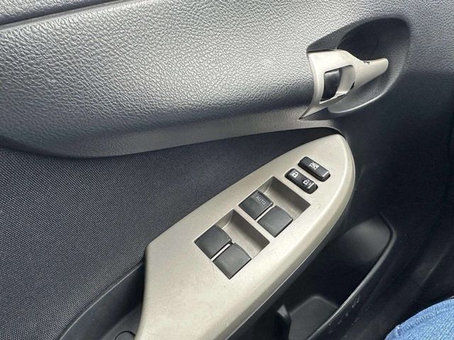 2013 Toyota Corolla 4dr Sedan Automatic S Special Edition - 22965524 - 25