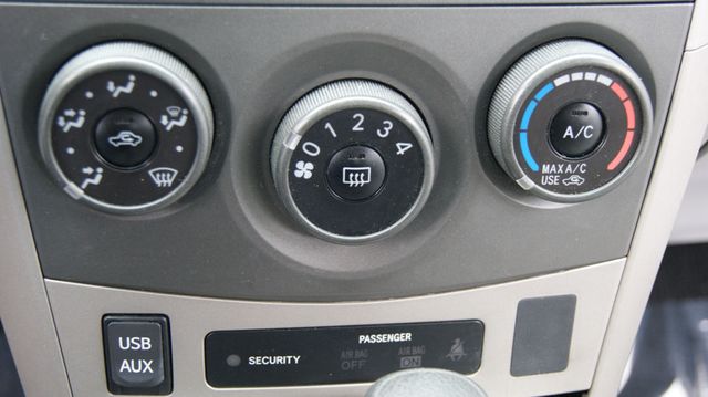 2013 Toyota Corolla JUST SERVICED  , VERY CLEAN INSIDE AND OUT  - 22893634 - 16