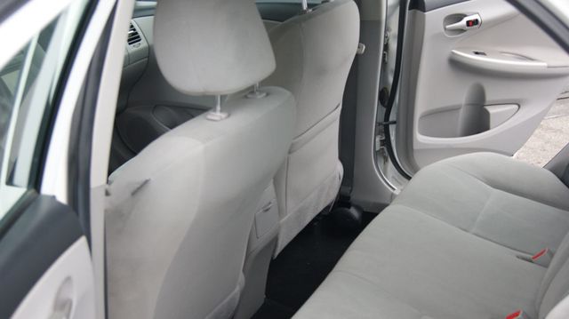 2013 Toyota Corolla JUST SERVICED  , VERY CLEAN INSIDE AND OUT  - 22893634 - 23