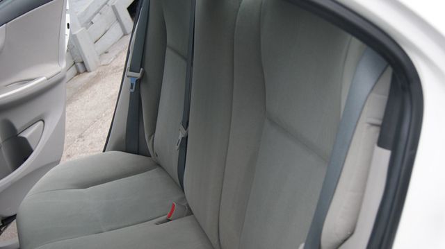 2013 Toyota Corolla JUST SERVICED  , VERY CLEAN INSIDE AND OUT  - 22893634 - 24