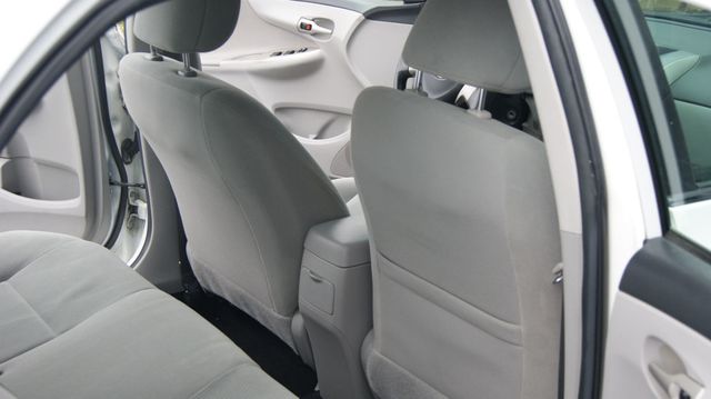 2013 Toyota Corolla JUST SERVICED  , VERY CLEAN INSIDE AND OUT  - 22893634 - 28