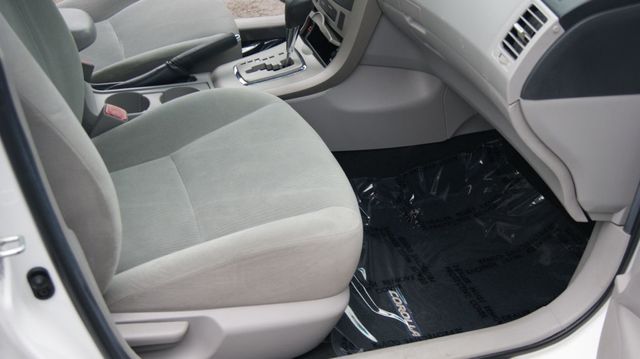 2013 Toyota Corolla JUST SERVICED  , VERY CLEAN INSIDE AND OUT  - 22893634 - 29