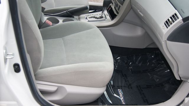 2013 Toyota Corolla JUST SERVICED  , VERY CLEAN INSIDE AND OUT  - 22893634 - 30