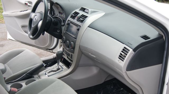 2013 Toyota Corolla JUST SERVICED  , VERY CLEAN INSIDE AND OUT  - 22893634 - 31