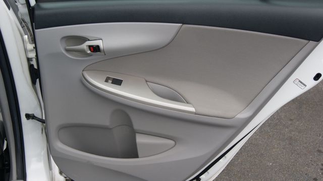 2013 Toyota Corolla JUST SERVICED  , VERY CLEAN INSIDE AND OUT  - 22893634 - 35