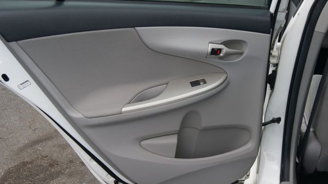 2013 Toyota Corolla JUST SERVICED  , VERY CLEAN INSIDE AND OUT  - 22893634 - 37