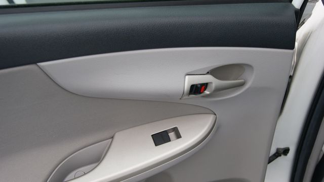 2013 Toyota Corolla JUST SERVICED  , VERY CLEAN INSIDE AND OUT  - 22893634 - 38