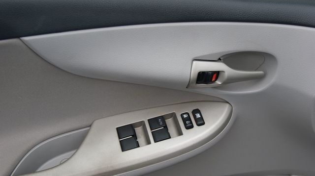 2013 Toyota Corolla JUST SERVICED  , VERY CLEAN INSIDE AND OUT  - 22893634 - 40