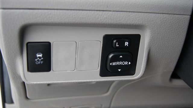 2013 Toyota Corolla JUST SERVICED  , VERY CLEAN INSIDE AND OUT  - 22893634 - 41