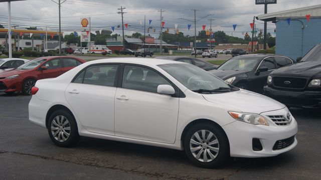 2013 Toyota Corolla JUST SERVICED  , VERY CLEAN INSIDE AND OUT  - 22893634 - 4