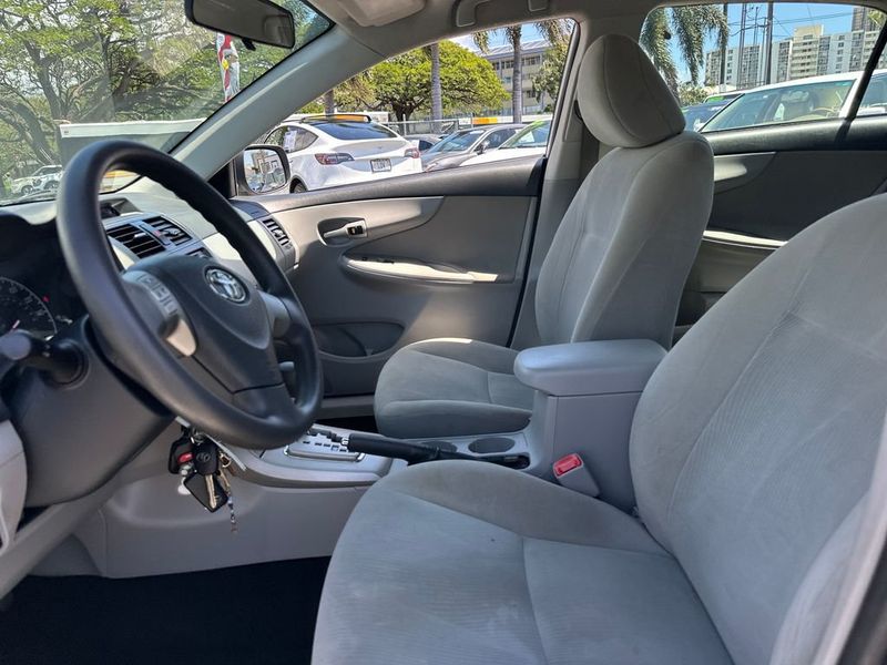 2013 Toyota Corolla LE - 22999937 - 11