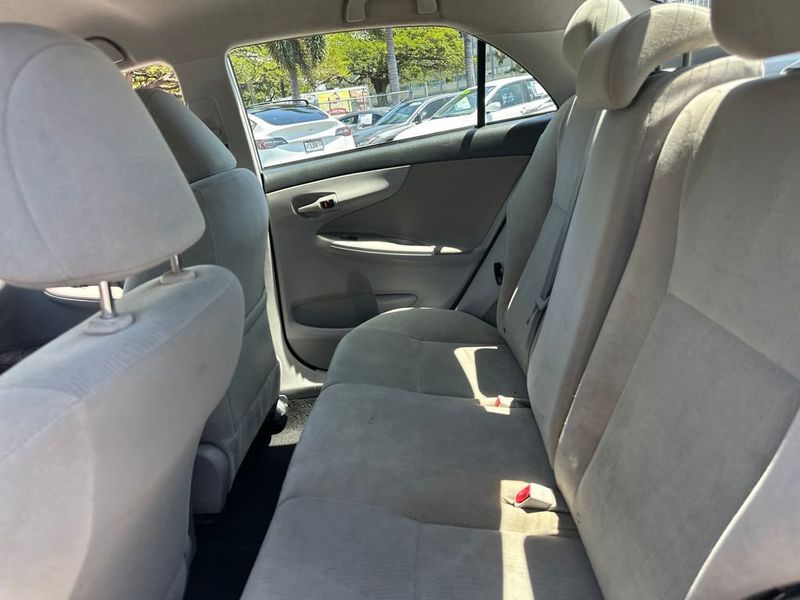 2013 Toyota Corolla LE - 22999937 - 13