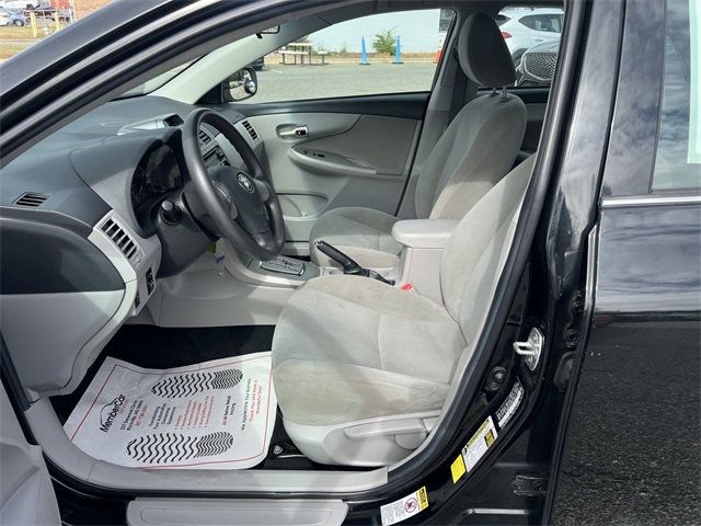 2013 Toyota Corolla LE - 22940744 - 10