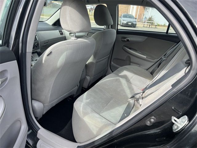 2013 Toyota Corolla LE - 22940744 - 11