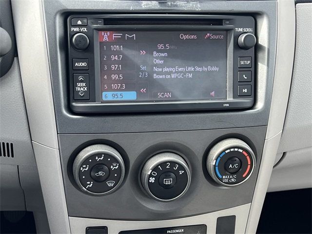 2013 Toyota Corolla LE - 22940744 - 19