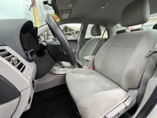 2013 Toyota Corolla LE 4dr Sedan 4A - 22985782 - 10