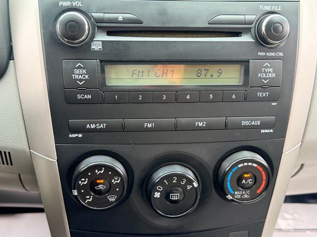 2013 Toyota Corolla LE 4dr Sedan 4A - 23046923 - 33
