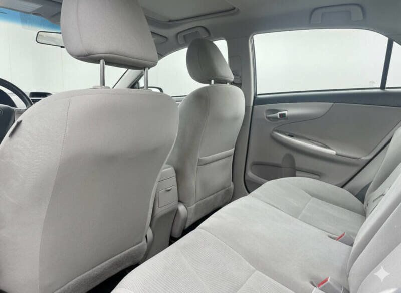 2013 Toyota Corolla LE 4dr Sedan 4A - 22919526 - 12