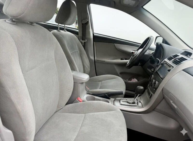 2013 Toyota Corolla LE 4dr Sedan 4A - 22919526 - 18