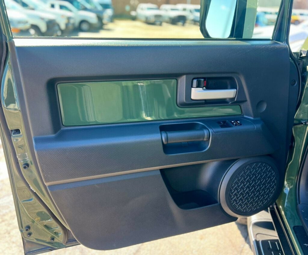 2013 Toyota FJ Cruiser 4WD 4dr Automatic - 22990488 - 12