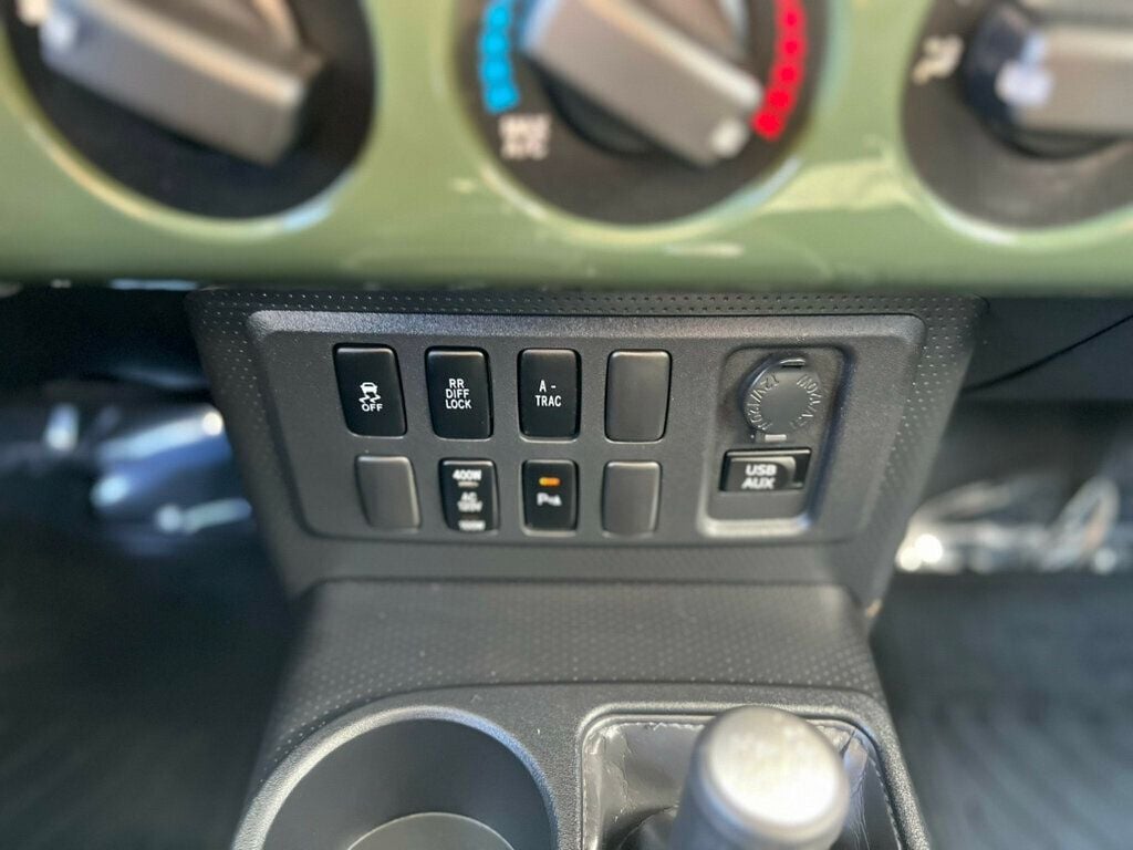 2013 Toyota FJ Cruiser 4WD 4dr Automatic - 22990488 - 24